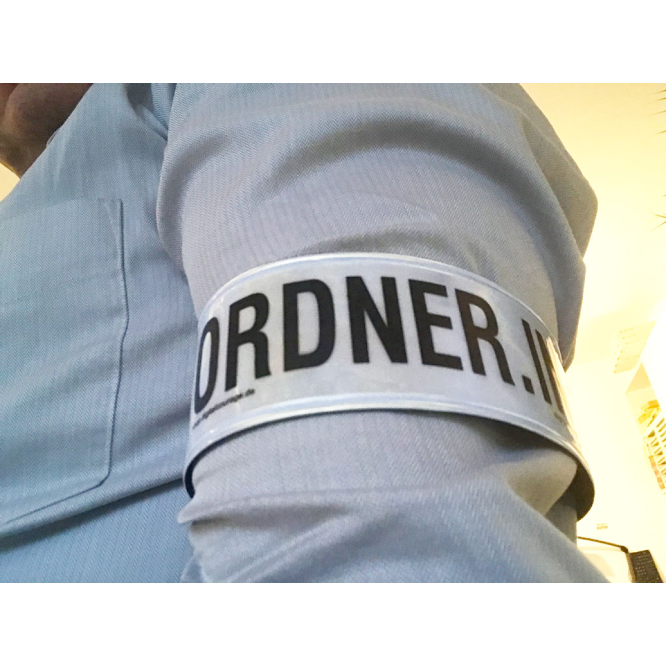 Ordner.innen-Binde am Arm (1)