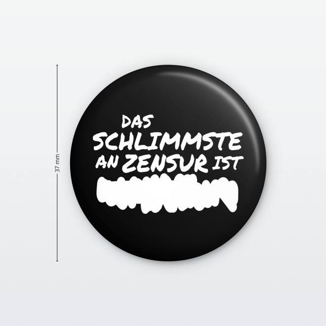 Ein schwarzer Button mit einem Durchmesser von 37 mm und der Aufschrift: